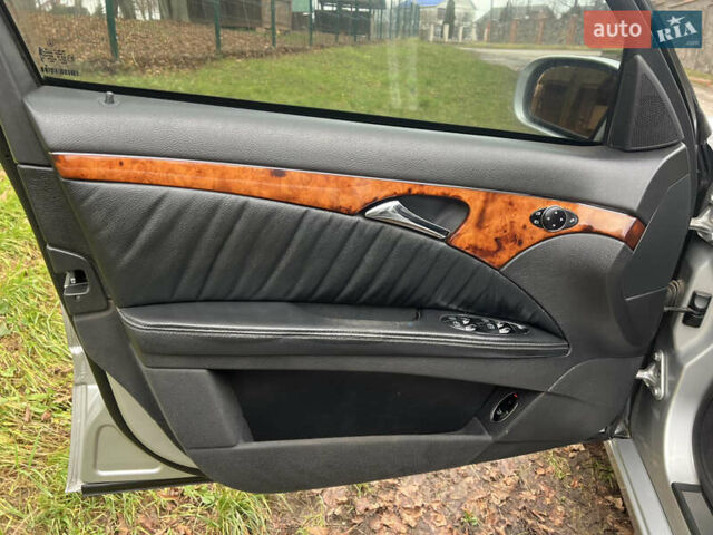 Сірий Мерседес Е-Клас, об'ємом двигуна 2.69 л та пробігом 315 тис. км за 5500 $, фото 29 на Automoto.ua