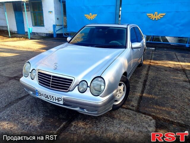 Серый Мерседес Е-Класс, объемом двигателя 2.1 л и пробегом 380 тыс. км за 3550 $, фото 2 на Automoto.ua