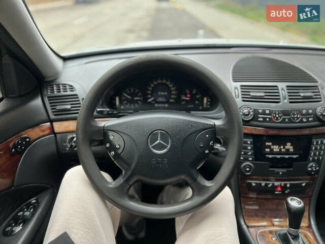 Серый Мерседес Е-Класс, объемом двигателя 2.15 л и пробегом 320 тыс. км за 4999 $, фото 33 на Automoto.ua