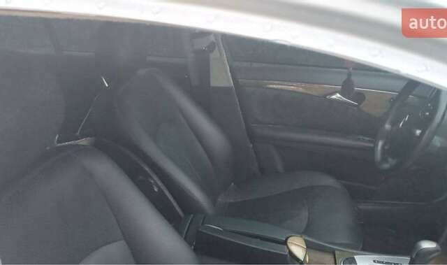 Серый Мерседес Е-Класс, объемом двигателя 3.2 л и пробегом 300 тыс. км за 2600 $, фото 10 на Automoto.ua