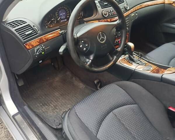 Сірий Мерседес Е-Клас, об'ємом двигуна 2.69 л та пробігом 310 тис. км за 6800 $, фото 8 на Automoto.ua