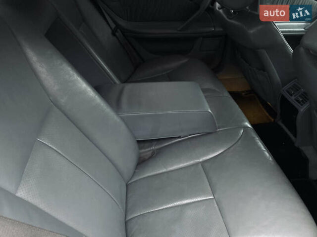 Серый Мерседес Е-Класс, объемом двигателя 3.2 л и пробегом 490 тыс. км за 4099 $, фото 9 на Automoto.ua