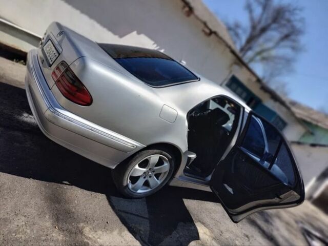 Серый Мерседес Е-Класс, объемом двигателя 2.7 л и пробегом 370 тыс. км за 4800 $, фото 5 на Automoto.ua