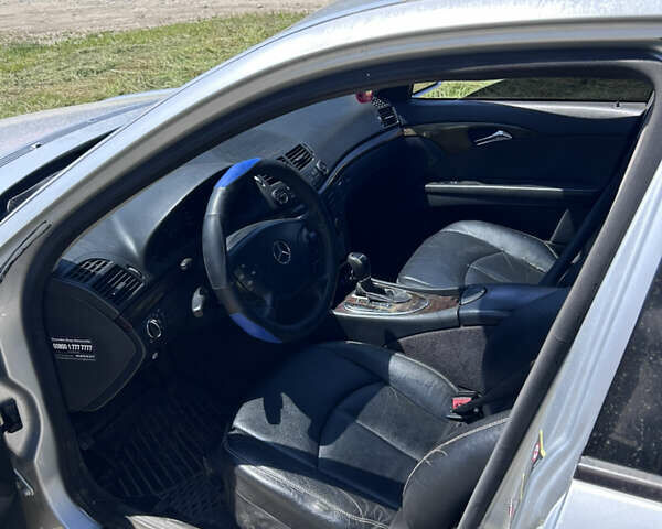 Мерседес Е-Класс 2002 в Хусте на Automoto.ua Серый Мерседес Е-Класс, объемом двигателя 2.2 л и пробегом 300 тыс. км за 3100 $, фото 7 на Automoto.ua
