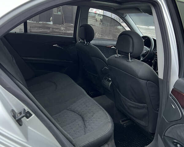 Серый Мерседес Е-Класс, объемом двигателя 2.2 л и пробегом 352 тыс. км за 5200 $, фото 13 на Automoto.ua