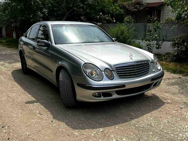 Мерседес Е-Клас 2002 у Вінниці на Automoto.ua Сірий Мерседес Е-Клас, об'ємом двигуна 3.2 л та пробігом 0 тис. км за 5300 $, фото 1 на Automoto.ua