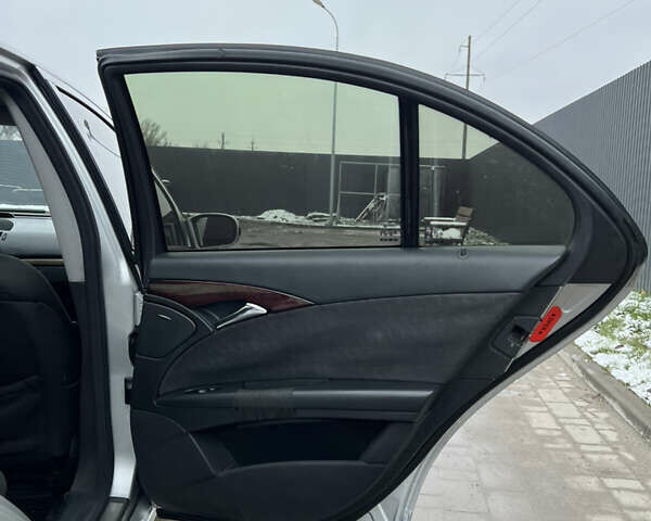 Серый Мерседес Е-Класс, объемом двигателя 2.2 л и пробегом 352 тыс. км за 5200 $, фото 17 на Automoto.ua