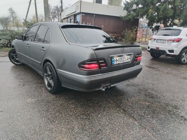 Серый Мерседес Е-Класс, объемом двигателя 2.7 л и пробегом 312 тыс. км за 7200 $, фото 1 на Automoto.ua