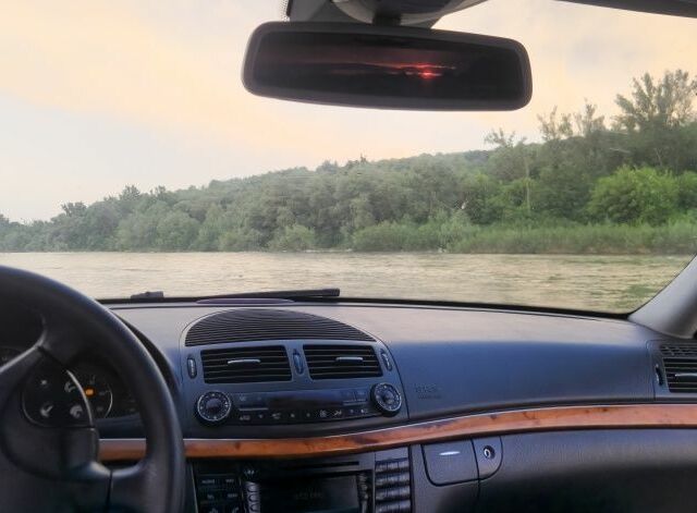 Мерседес Е-Клас 2002 у Чернівцях на Automoto.ua Сірий Мерседес Е-Клас, об'ємом двигуна 0 л та пробігом 280 тис. км за 4554 $, фото 4 на Automoto.ua