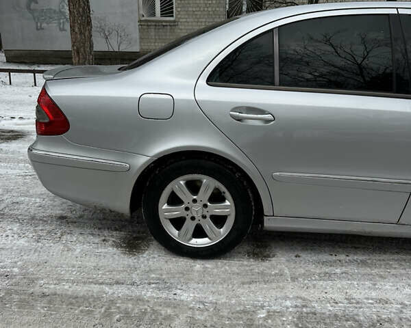 Серый Мерседес Е-Класс, объемом двигателя 2.6 л и пробегом 354 тыс. км за 4900 $, фото 9 на Automoto.ua