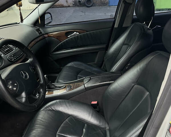 Сірий Мерседес Е-Клас, об'ємом двигуна 2.2 л та пробігом 428 тис. км за 4800 $, фото 10 на Automoto.ua
