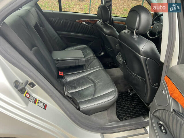 Сірий Мерседес Е-Клас, об'ємом двигуна 2.69 л та пробігом 315 тис. км за 5500 $, фото 43 на Automoto.ua