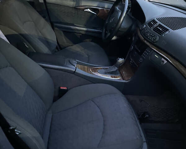 Сірий Мерседес Е-Клас, об'ємом двигуна 2.2 л та пробігом 351 тис. км за 5400 $, фото 22 на Automoto.ua