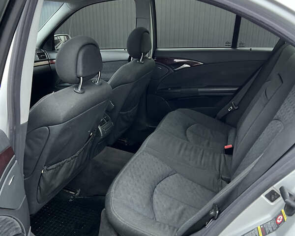 Серый Мерседес Е-Класс, объемом двигателя 2.2 л и пробегом 352 тыс. км за 5200 $, фото 12 на Automoto.ua