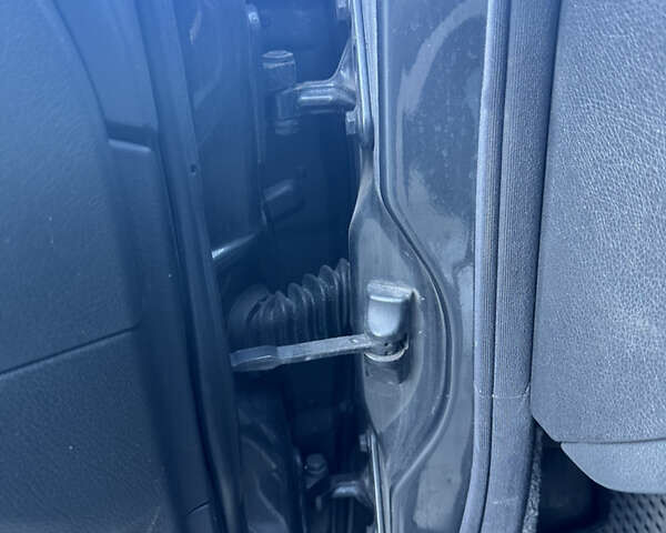 Серый Мерседес Е-Класс, объемом двигателя 2.6 л и пробегом 380 тыс. км за 5900 $, фото 17 на Automoto.ua