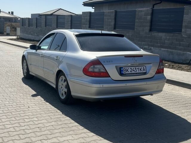 Сірий Мерседес Е-Клас, об'ємом двигуна 3.2 л та пробігом 320 тис. км за 5100 $, фото 3 на Automoto.ua