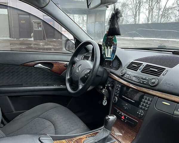 Серый Мерседес Е-Класс, объемом двигателя 2.2 л и пробегом 352 тыс. км за 5200 $, фото 11 на Automoto.ua