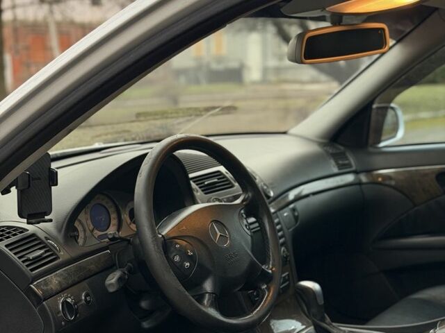 Сірий Мерседес Е-Клас, об'ємом двигуна 2.7 л та пробігом 335 тис. км за 4750 $, фото 16 на Automoto.ua