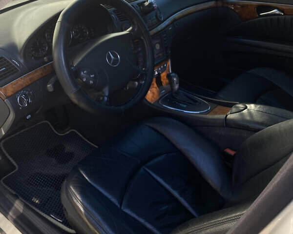 Мерседес Е-Клас 2002 у Тернополі на Automoto.ua Сірий Мерседес Е-Клас, об'ємом двигуна 2.6 л та пробігом 353 тис. км за 5450 $, фото 32 на Automoto.ua