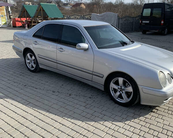 Серый Мерседес Е-Класс, объемом двигателя 3.2 л и пробегом 285 тыс. км за 5600 $, фото 1 на Automoto.ua