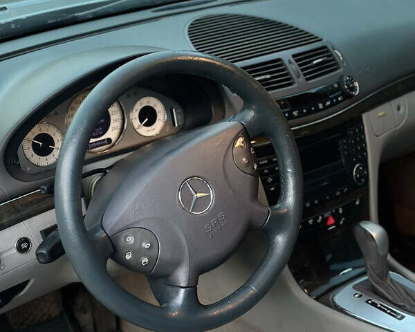 Серый Мерседес Е-Класс, объемом двигателя 2.4 л и пробегом 320 тыс. км за 5300 $, фото 7 на Automoto.ua