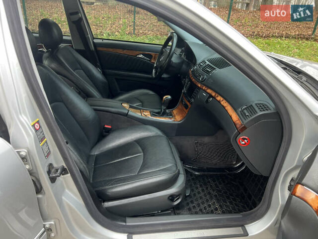 Сірий Мерседес Е-Клас, об'ємом двигуна 2.69 л та пробігом 315 тис. км за 5500 $, фото 32 на Automoto.ua