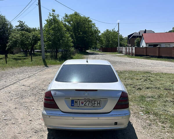 Мерседес Е-Класс 2002 в Хусте на Automoto.ua Серый Мерседес Е-Класс, объемом двигателя 2.2 л и пробегом 300 тыс. км за 3100 $, фото 5 на Automoto.ua