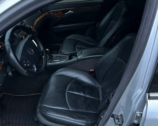 Сірий Мерседес Е-Клас, об'ємом двигуна 2.6 л та пробігом 354 тис. км за 5000 $, фото 20 на Automoto.ua