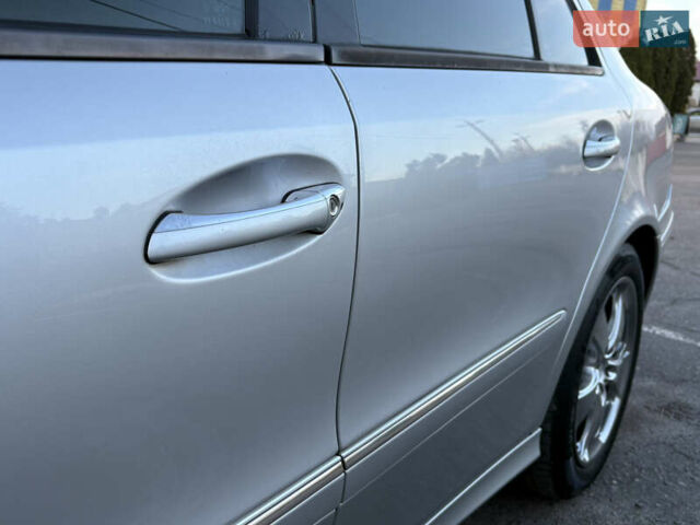 Серый Мерседес Е-Класс, объемом двигателя 5 л и пробегом 280 тыс. км за 6499 $, фото 14 на Automoto.ua
