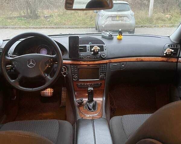 Серый Мерседес Е-Класс, объемом двигателя 2.1 л и пробегом 330 тыс. км за 6200 $, фото 1 на Automoto.ua