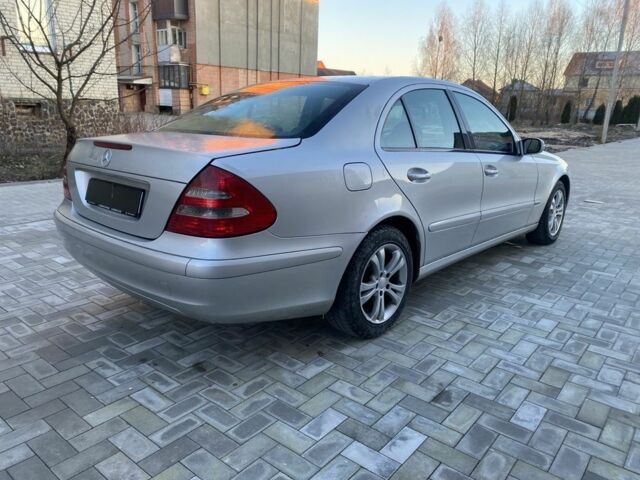 Сірий Мерседес Е-Клас, об'ємом двигуна 2.2 л та пробігом 200 тис. км за 3500 $, фото 4 на Automoto.ua