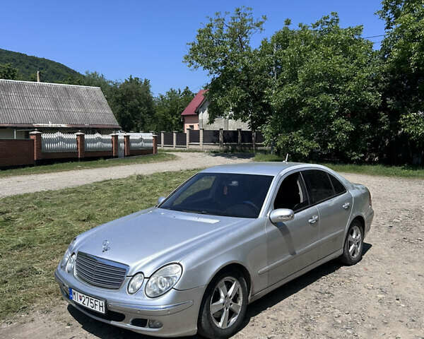 Мерседес Е-Класс 2002 в Хусте на Automoto.ua Серый Мерседес Е-Класс, объемом двигателя 2.2 л и пробегом 300 тыс. км за 3100 $, фото 1 на Automoto.ua