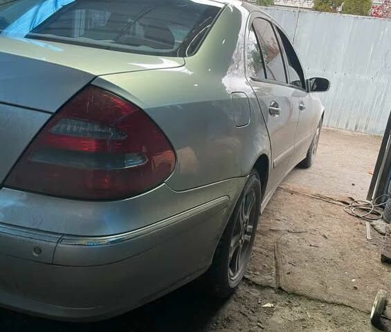 Серый Мерседес Е-Класс, объемом двигателя 2.7 л и пробегом 308 тыс. км за 4100 $, фото 2 на Automoto.ua