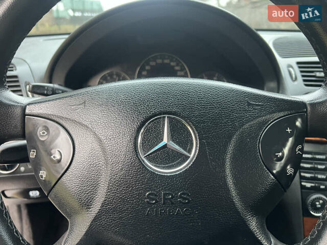 Сірий Мерседес Е-Клас, об'ємом двигуна 2.69 л та пробігом 315 тис. км за 5500 $, фото 41 на Automoto.ua