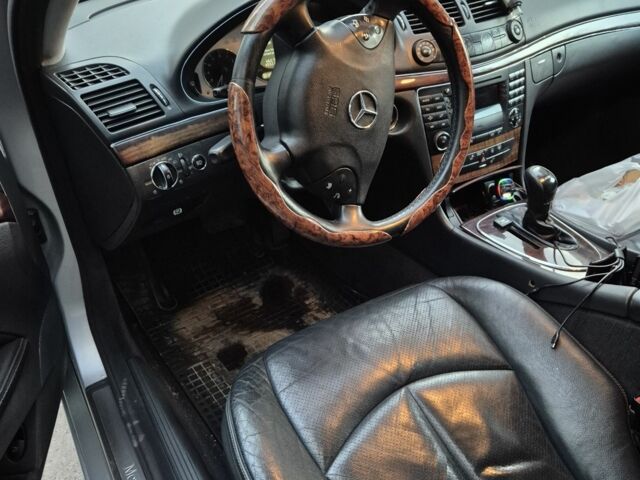 Серый Мерседес Е-Класс, объемом двигателя 1.8 л и пробегом 210 тыс. км за 5500 $, фото 5 на Automoto.ua