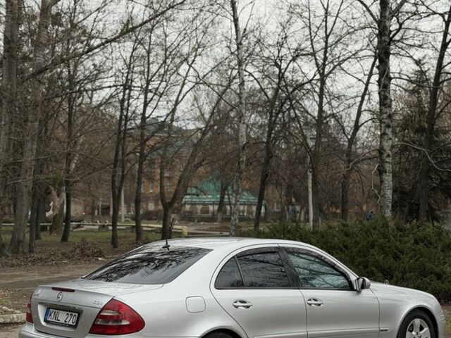 Сірий Мерседес Е-Клас, об'ємом двигуна 2.7 л та пробігом 335 тис. км за 4750 $, фото 9 на Automoto.ua