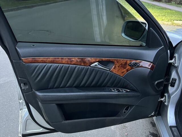 Серый Мерседес Е-Класс, объемом двигателя 2.6 л и пробегом 354 тыс. км за 4999 $, фото 16 на Automoto.ua