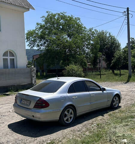 Мерседес Е-Класс 2002 в Хусте на Automoto.ua Серый Мерседес Е-Класс, объемом двигателя 2.2 л и пробегом 300 тыс. км за 3100 $, фото 4 на Automoto.ua