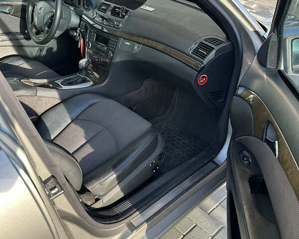 Серый Мерседес Е-Класс, объемом двигателя 2.69 л и пробегом 270 тыс. км за 6300 $, фото 11 на Automoto.ua