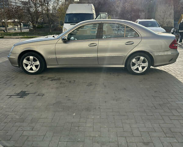 Серый Мерседес Е-Класс, объемом двигателя 2.69 л и пробегом 270 тыс. км за 6300 $, фото 2 на Automoto.ua