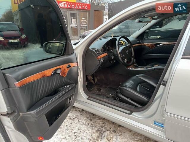 Сірий Мерседес Е-Клас, об'ємом двигуна 2.8 л та пробігом 327 тис. км за 5490 $, фото 12 на Automoto.ua