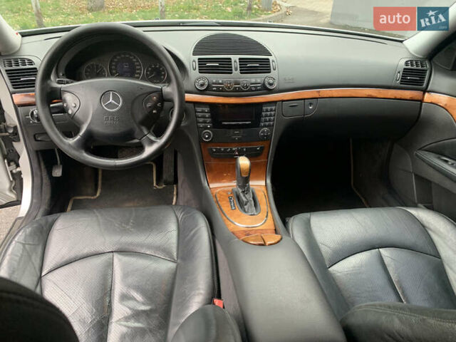 Серый Мерседес Е-Класс, объемом двигателя 2.6 л и пробегом 300 тыс. км за 4100 $, фото 8 на Automoto.ua