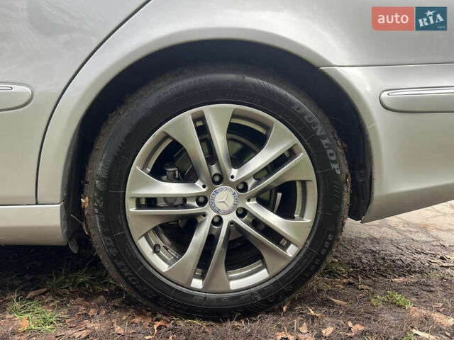 Сірий Мерседес Е-Клас, об'ємом двигуна 2.69 л та пробігом 315 тис. км за 5500 $, фото 58 на Automoto.ua