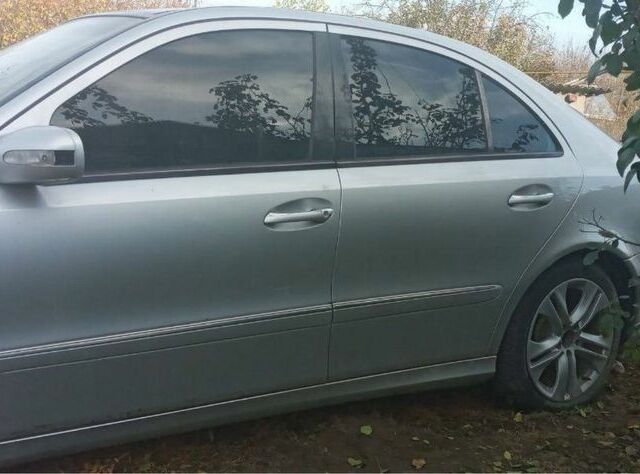 Серый Мерседес Е-Класс, объемом двигателя 3.2 л и пробегом 300 тыс. км за 2600 $, фото 18 на Automoto.ua