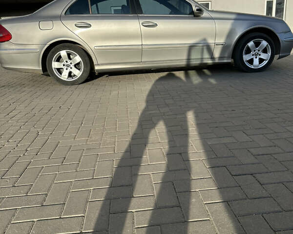 Серый Мерседес Е-Класс, объемом двигателя 2.69 л и пробегом 270 тыс. км за 6300 $, фото 5 на Automoto.ua