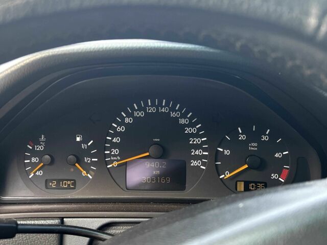 Серый Мерседес Е-Класс, объемом двигателя 2.2 л и пробегом 300 тыс. км за 4600 $, фото 11 на Automoto.ua