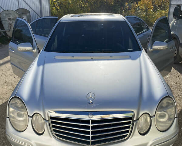 Мерседес Е-Клас 2002 у Тернополі на Automoto.ua Сірий Мерседес Е-Клас, об'ємом двигуна 2.6 л та пробігом 353 тис. км за 5450 $, фото 1 на Automoto.ua