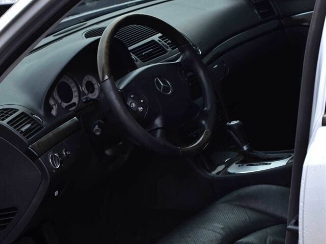 Сірий Мерседес Е-Клас, об'ємом двигуна 5 л та пробігом 284 тис. км за 6450 $, фото 6 на Automoto.ua