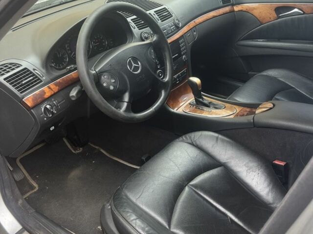 Сірий Мерседес Е-Клас, об'ємом двигуна 2.6 л та пробігом 360 тис. км за 3650 $, фото 4 на Automoto.ua