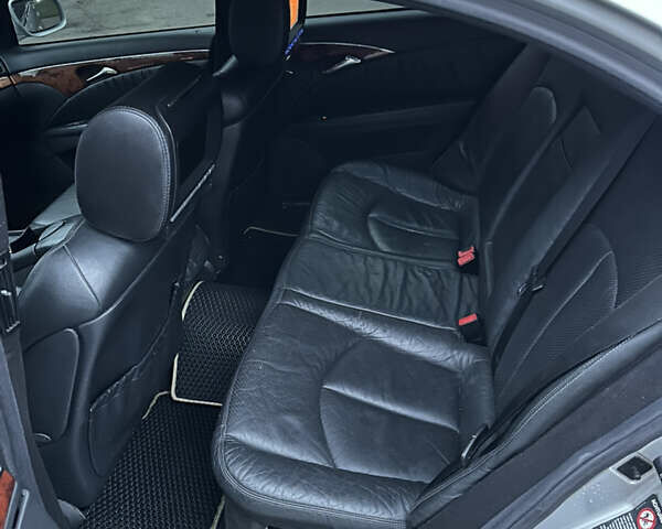 Сірий Мерседес Е-Клас, об'ємом двигуна 2.6 л та пробігом 354 тис. км за 5000 $, фото 19 на Automoto.ua